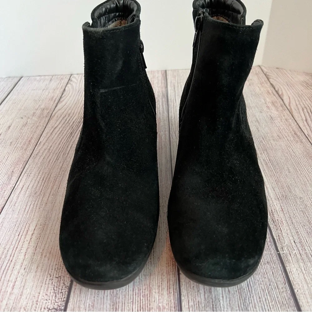 Clark’s Artisan Suede Booties 8